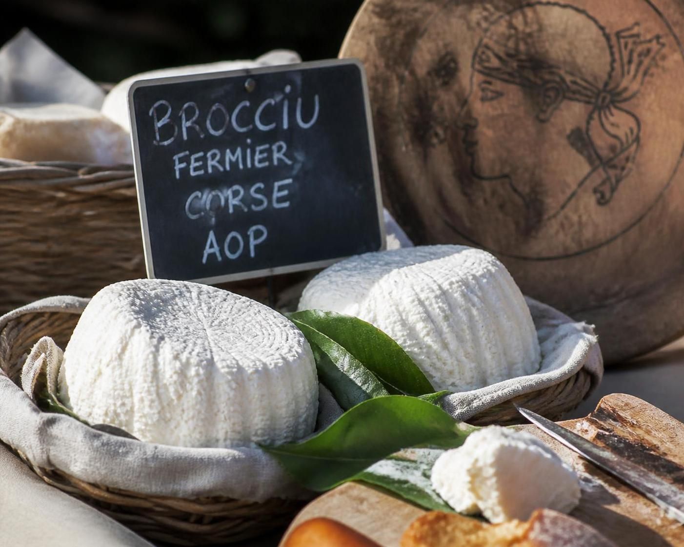 découvrez la saison du brocciu et apprenez à choisir ce fromage frais délicieux pour en profiter pleinement toute l'année. nos conseils pour le savourer sans modération.
